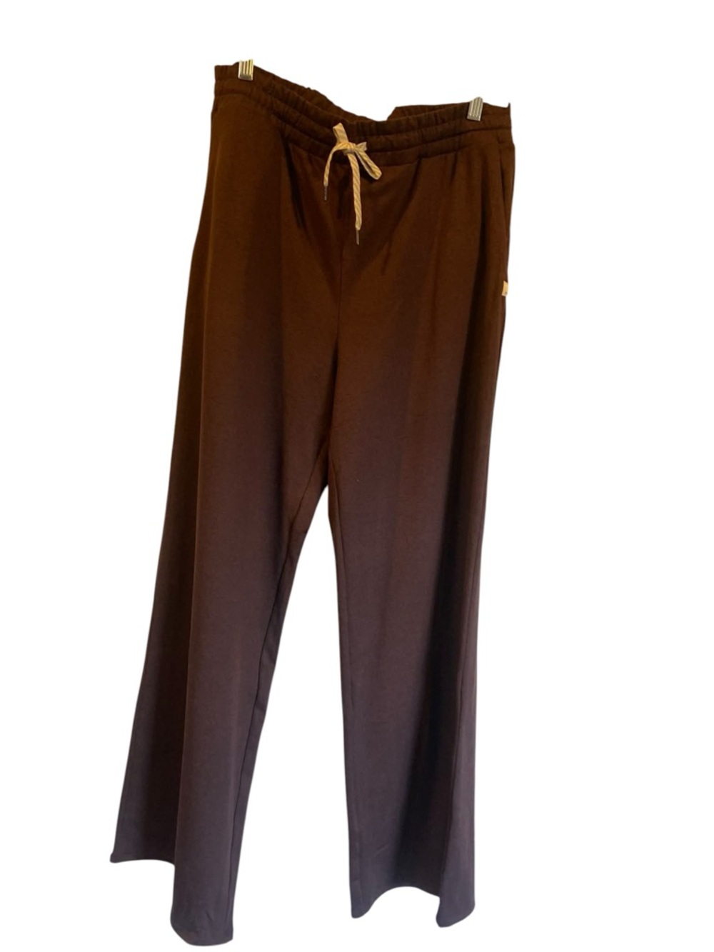 NWOT Vuori wideleg pants BURGUNDY Size L